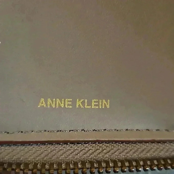 Anne Klein Taupe Wallet with Giraffe Print Lining And Multiple Pockets OS - Picture 4 of 11